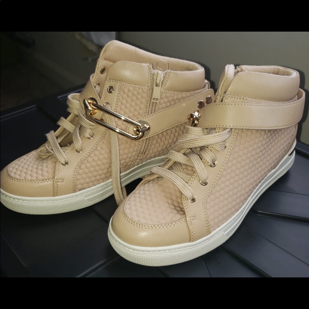 Shoes - Picture 9 of 16